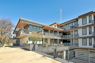 1600 S 1st St in Austin, TX - Foto de edificio - Building Photo