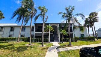 1005 Green Pine Blvd in West Palm Beach, FL - Building Photo