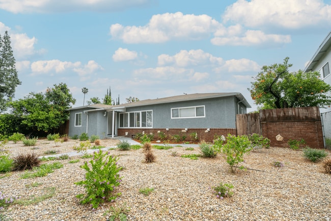 15942 Devonshire St in Granada Hills, CA - Building Photo - Building Photo