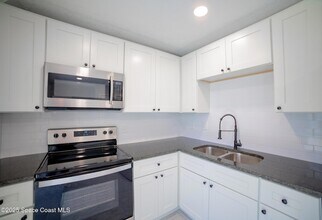 230 W Towne Pl in Titusville, FL - Building Photo - Building Photo