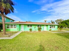 7000 Hibiscus Ave S, Unit 2 in South Pasadena, FL - Building Photo