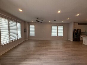 813 Crystal Oak Ln in Arlington, TX - Building Photo - Building Photo