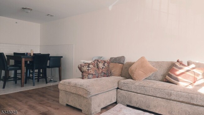 85 W Alpine St in Newark, NJ - Building Photo - Building Photo
