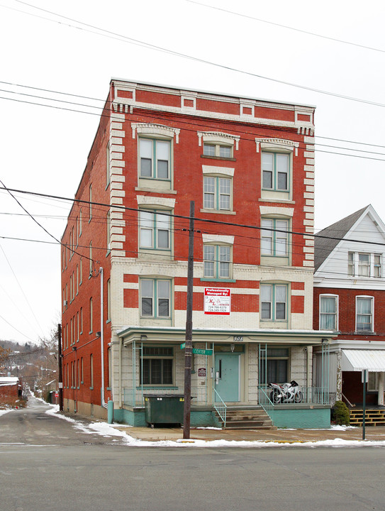 908 Center St in Wilkinsburg, PA - Foto de edificio