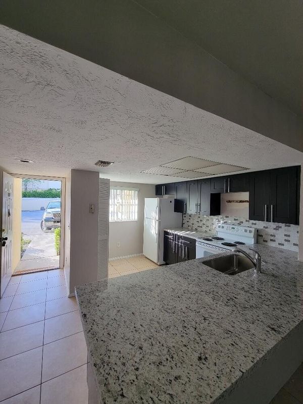 104 Palm Beach Trace Dr in Royal Palm Beach, FL - Building Photo - Building Photo