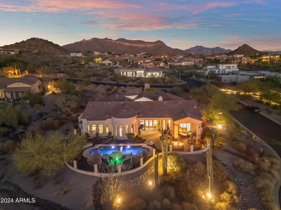 8724 E Regina Cir in Mesa, AZ - Building Photo
