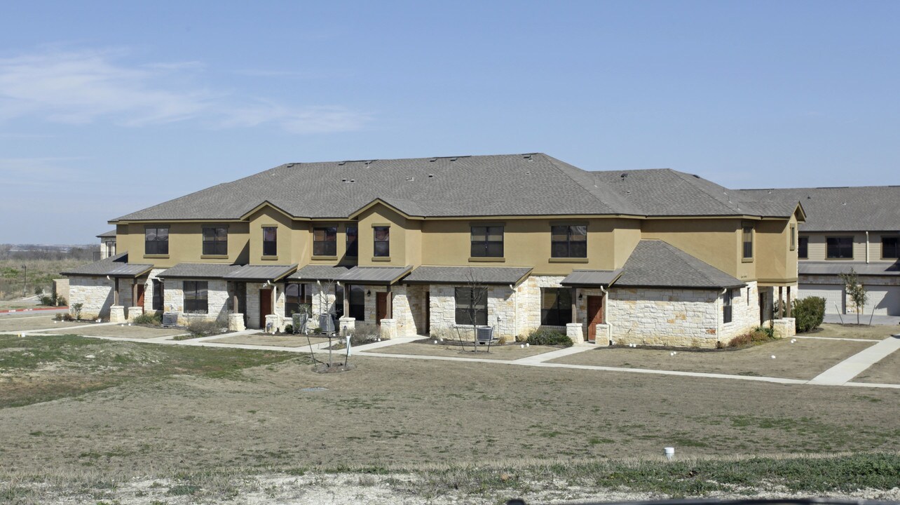 The Retreat At Town Centre in Round Rock, TX - Building Photo