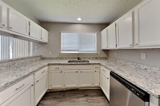 11831 Oakner Dr in Tomball, TX - Building Photo - Building Photo