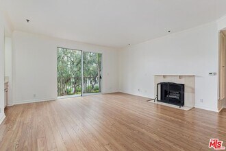 211 California Ave in Santa Monica, CA - Building Photo - Building Photo