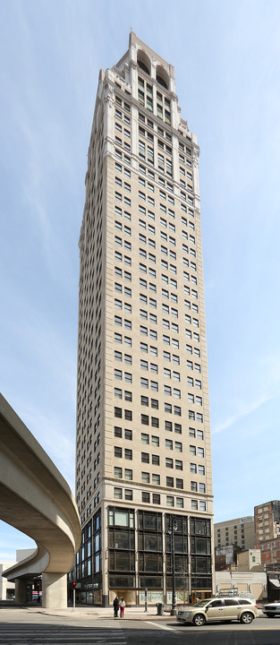 Broderick Tower in Detroit, MI - Foto de edificio