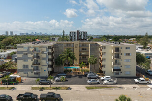 Winter Haven Towers in Hollywood, FL - Building Photo