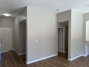 2201 Manhattan Way in Modesto, CA - Building Photo - Building Photo