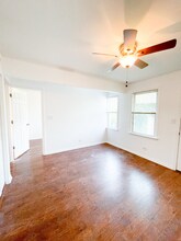 3053 W Lyndale St-Unit -Unit 2A in Chicago, IL - Building Photo - Building Photo