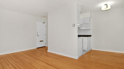 2045 Nelson St. in Vancouver, BC - Building Photo - Building Photo