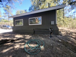 25111 Nestwa Trail in Idyllwild, CA - Building Photo - Building Photo