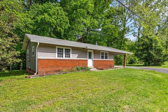 1004 Murphy Rd in Sevierville, TN - Building Photo - Building Photo