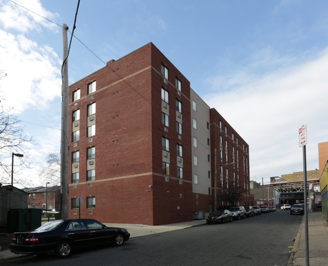 Meadow House in Philadelphia, PA - Foto de edificio - Building Photo