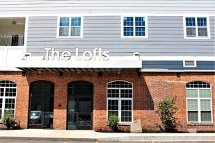 108 Adams St, Unit 202 in Leominster, MA - Building Photo