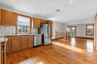 75 Albany St-Unit -#3 in Poughkeepsie, NY - Foto de edificio - Building Photo
