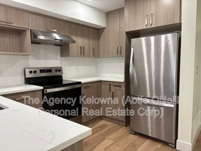 500 Fleming Rd in Kelowna, BC - Building Photo - Building Photo