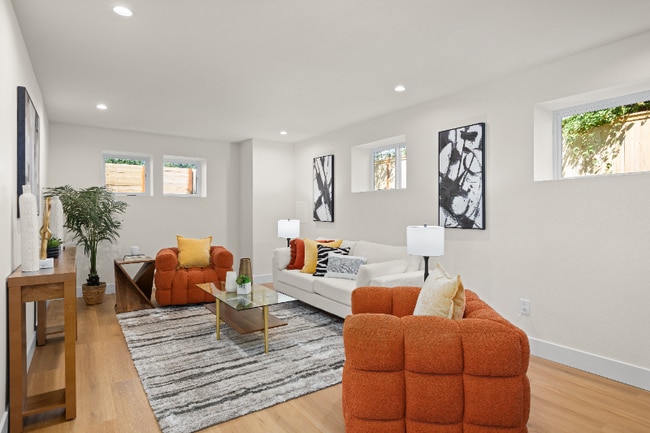 2349 NE 127th St in Seattle, WA - Foto de edificio - Building Photo