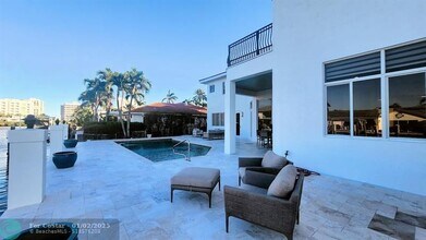 879 NE Orchid Bay Dr in Boca Raton, FL - Foto de edificio - Building Photo