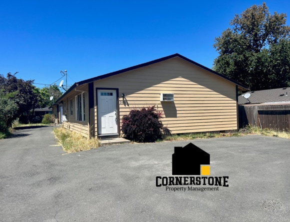 386 Benson St in Medford, OR - Building Photo