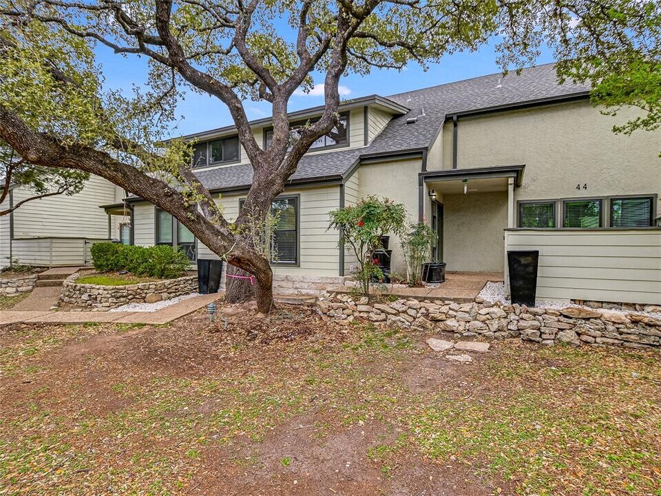 44 Casa Verde St in Lakeway, TX - Building Photo