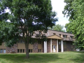 Chalet Apartments in Omaha, NE - Foto de edificio