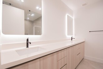 Somi Townhomes in Miami, FL - Foto de edificio - Building Photo