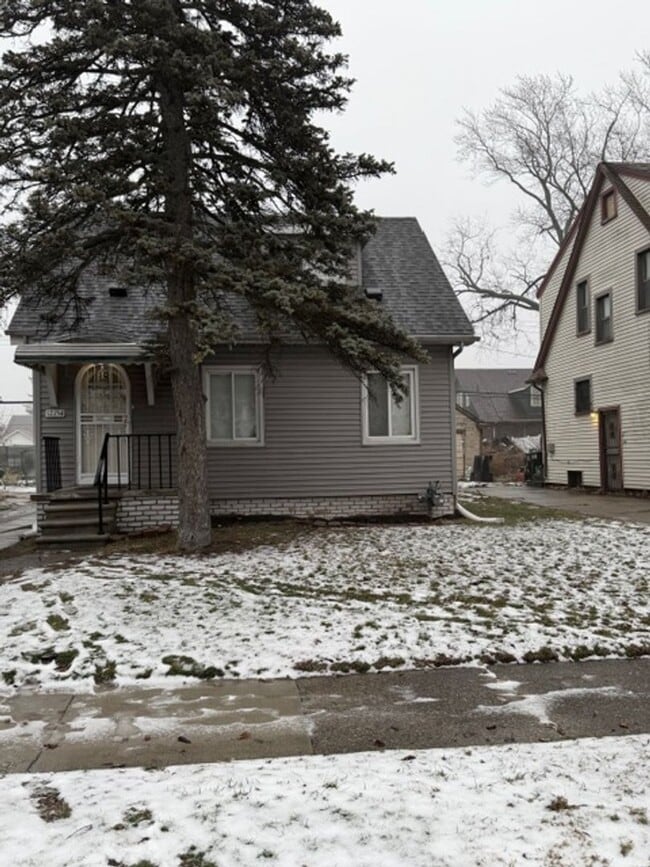 property at 12754 Mendota St