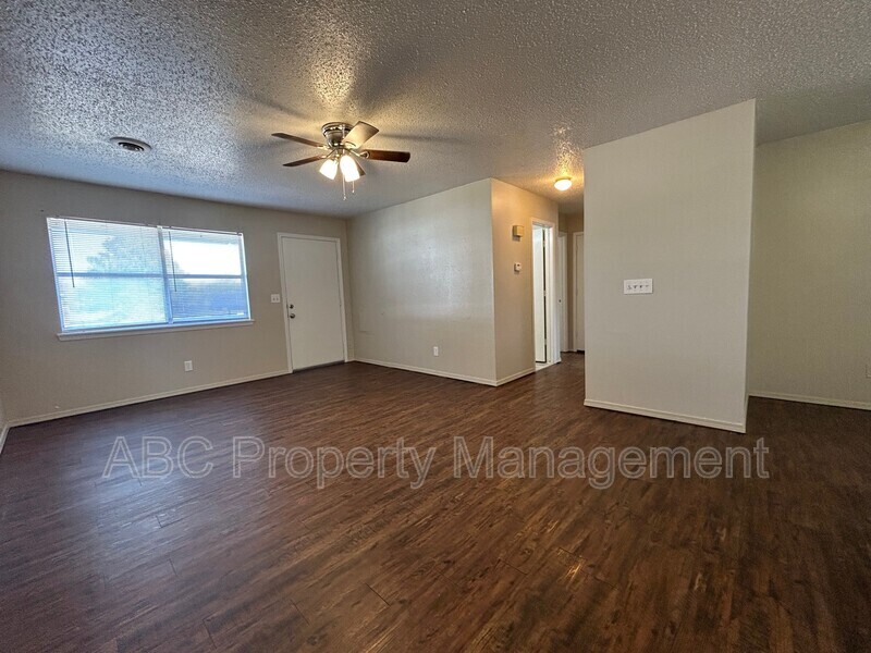 1604 Juniper Cir in Springdale, AR - Building Photo