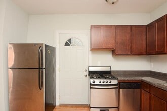 644 W Oakdale Ave, Unit A04C in Chicago, IL - Foto de edificio - Building Photo