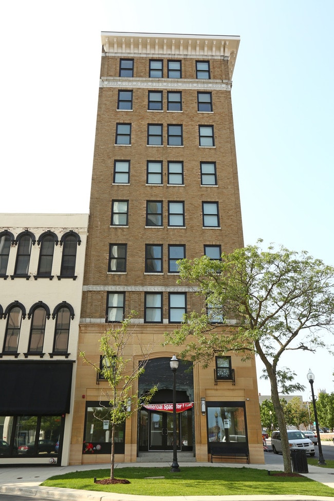 Elaine Apartments in Jackson, MI - Foto de edificio - Building Photo