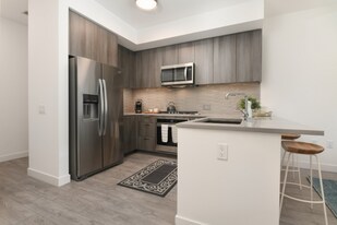 834 W Madison St in Chicago, IL - Building Photo