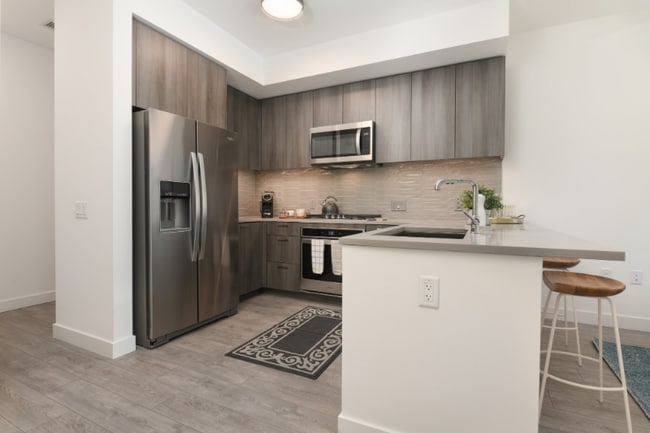 property at 850 W Madison St