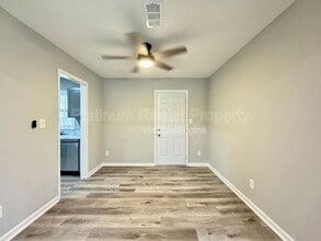 908 Pinecrest Cove in Forest Park, GA - Building Photo - Building Photo