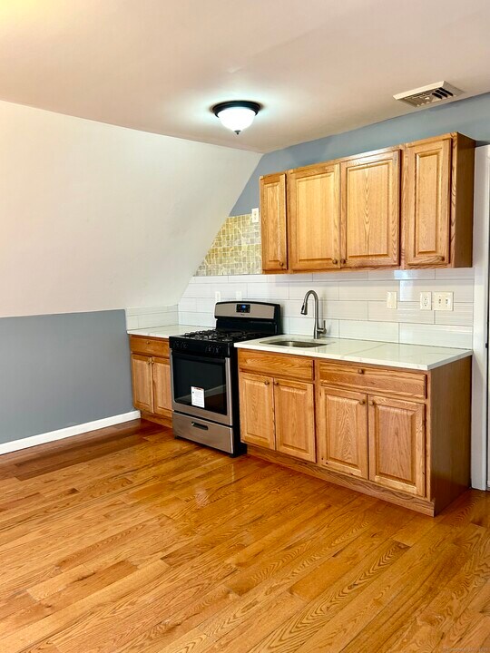 26 Plaza Ave in Waterbury, CT - Building Photo