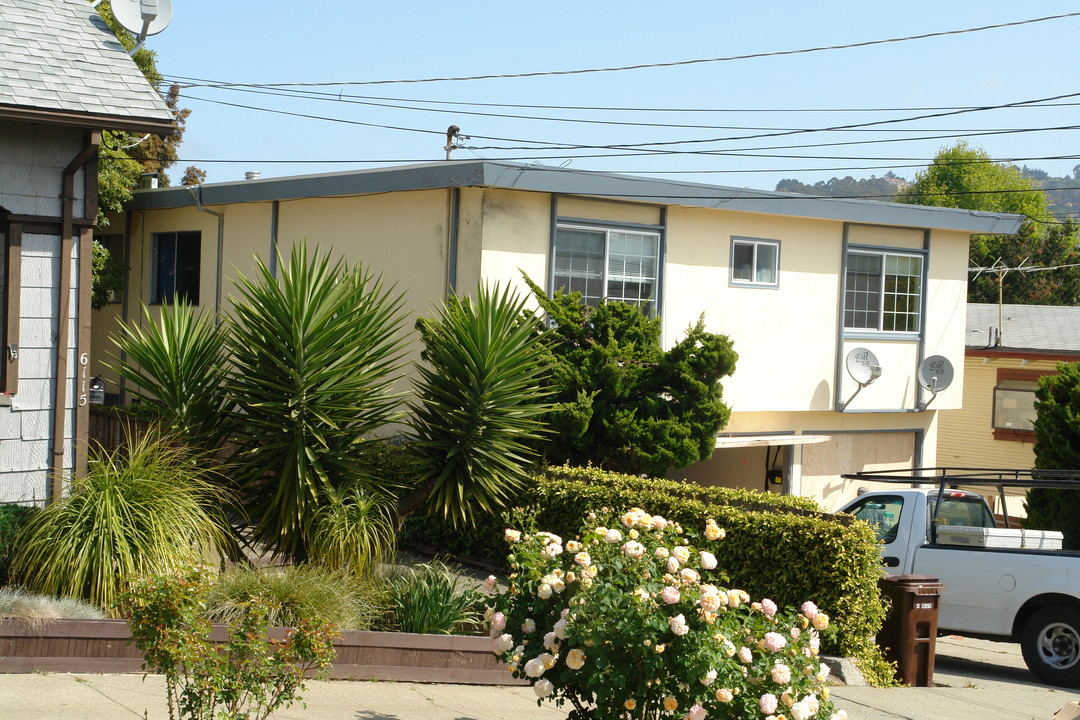 6117 Orchard Ave in Richmond, CA - Building Photo