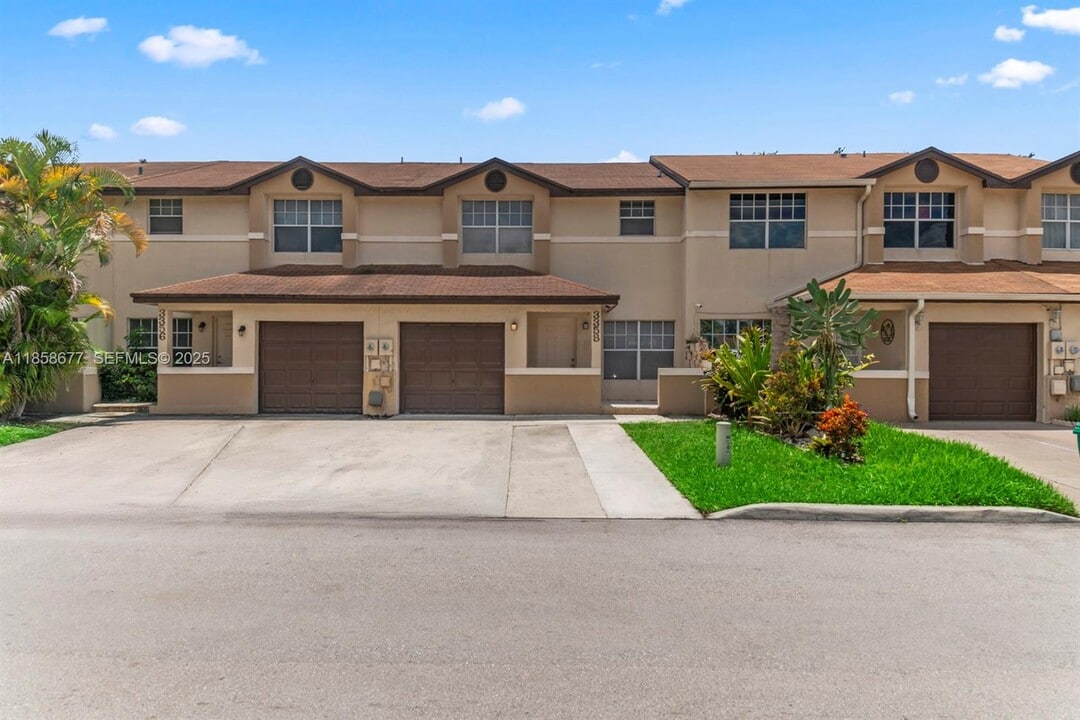 3358 NW 198th Terrace in Miami Gardens, FL - Building Photo
