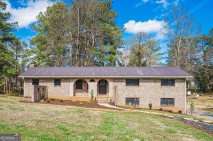 75 Parkwood Dr in Kennesaw, GA - Building Photo