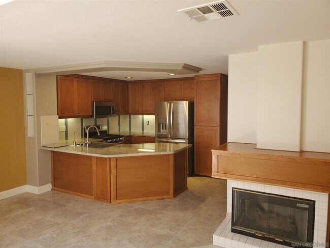 12630 Carmel Country Rd in San Diego, CA - Building Photo - Building Photo