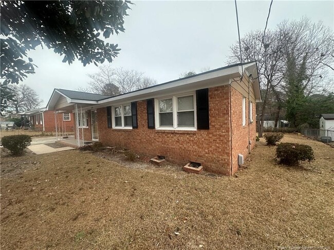 6120 Conaway Dr in Fayetteville, NC - Building Photo - Building Photo