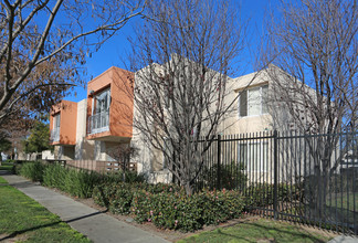 Lord Tennyson in Hayward, CA - Foto de edificio - Building Photo