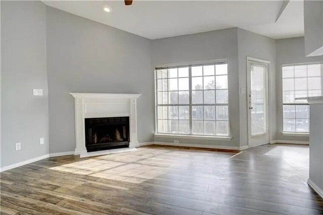 4115 Esters Rd in Irving, TX - Building Photo