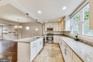 627 Lamont St NW in Washington, DC - Building Photo