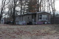 432 Turner Ctr Rd in Turner, ME - Foto de edificio - Building Photo