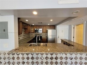 2175 NE 170th St, Unit 108 in North Miami Beach, FL - Building Photo - Building Photo