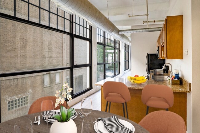 St. Clair Lofts in Dayton, OH - Foto de edificio - Building Photo