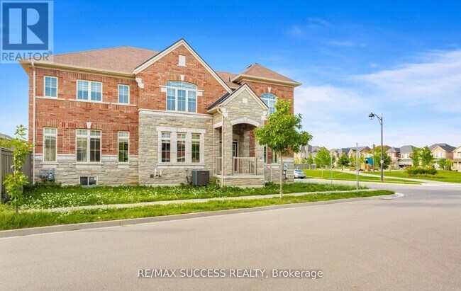 1554 Devine Pt in Milton, ON - Building Photo - Building Photo